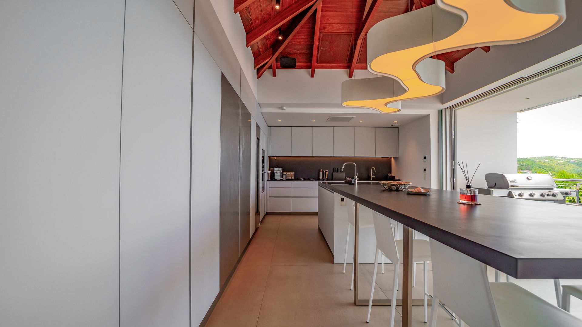 KITCHEN & DINING AREA