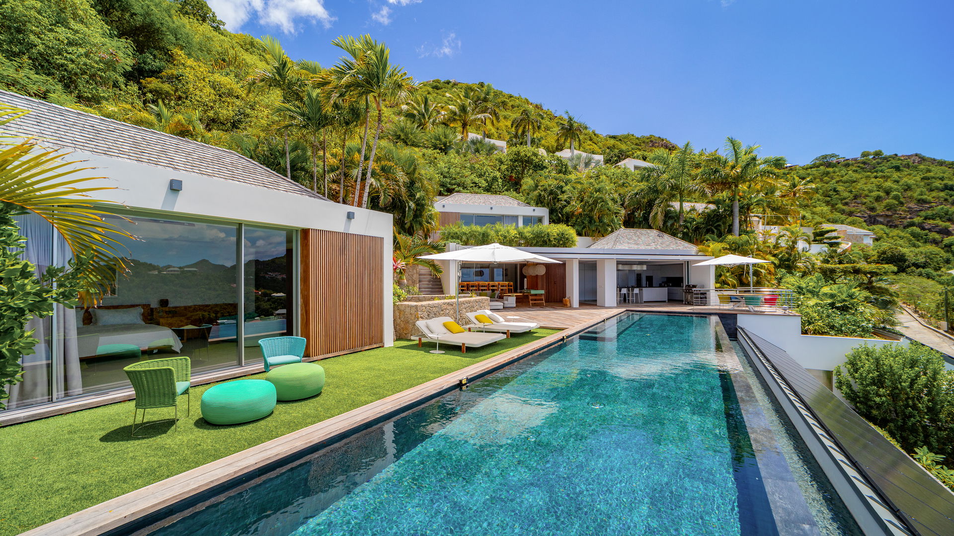 POOL & TERRACE