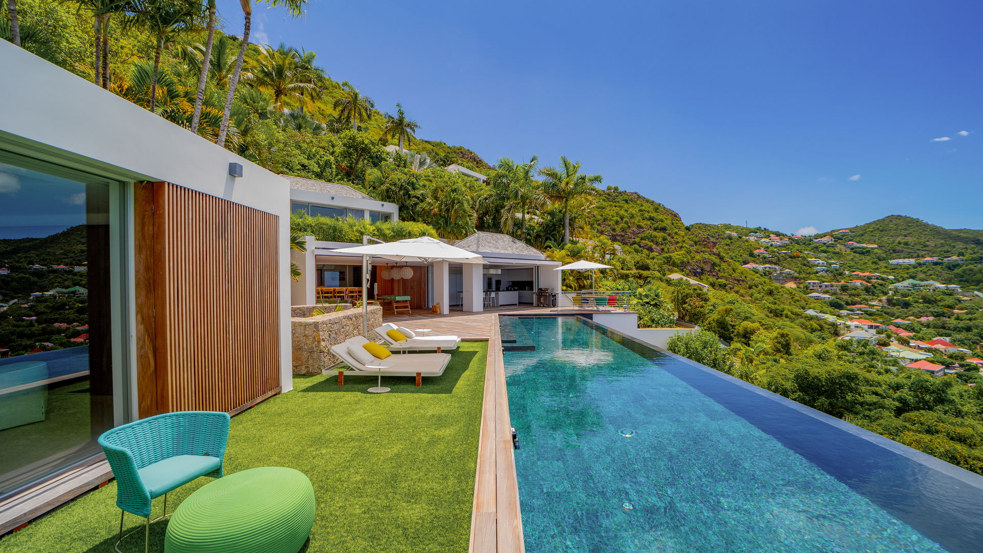 POOL & TERRACE