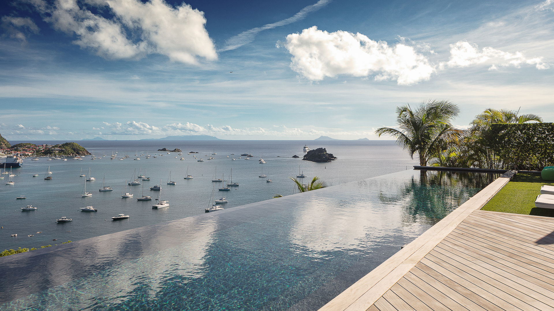 POOL & TERRACE