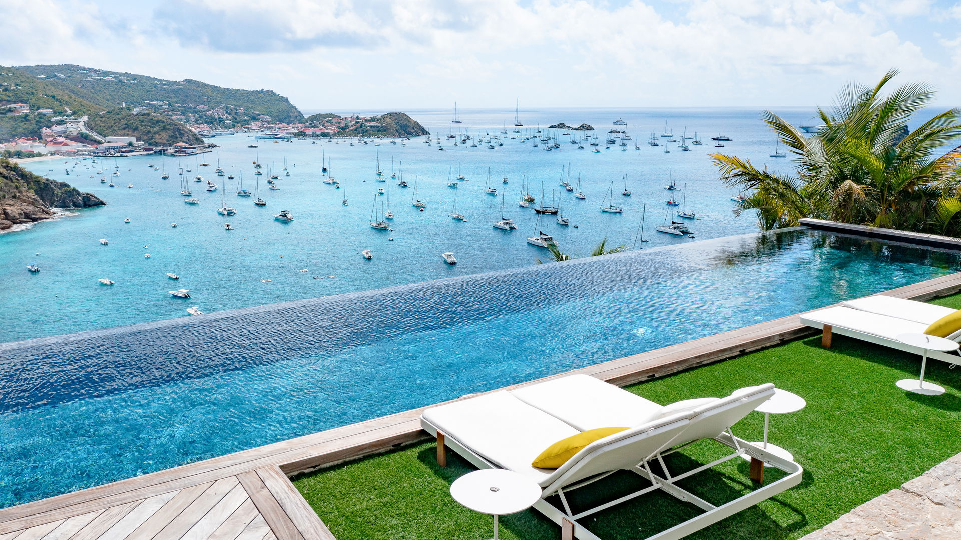 POOL & TERRACE