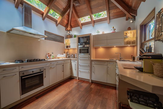 VILLA NAHMA KITCHEN & DINING AREA 1