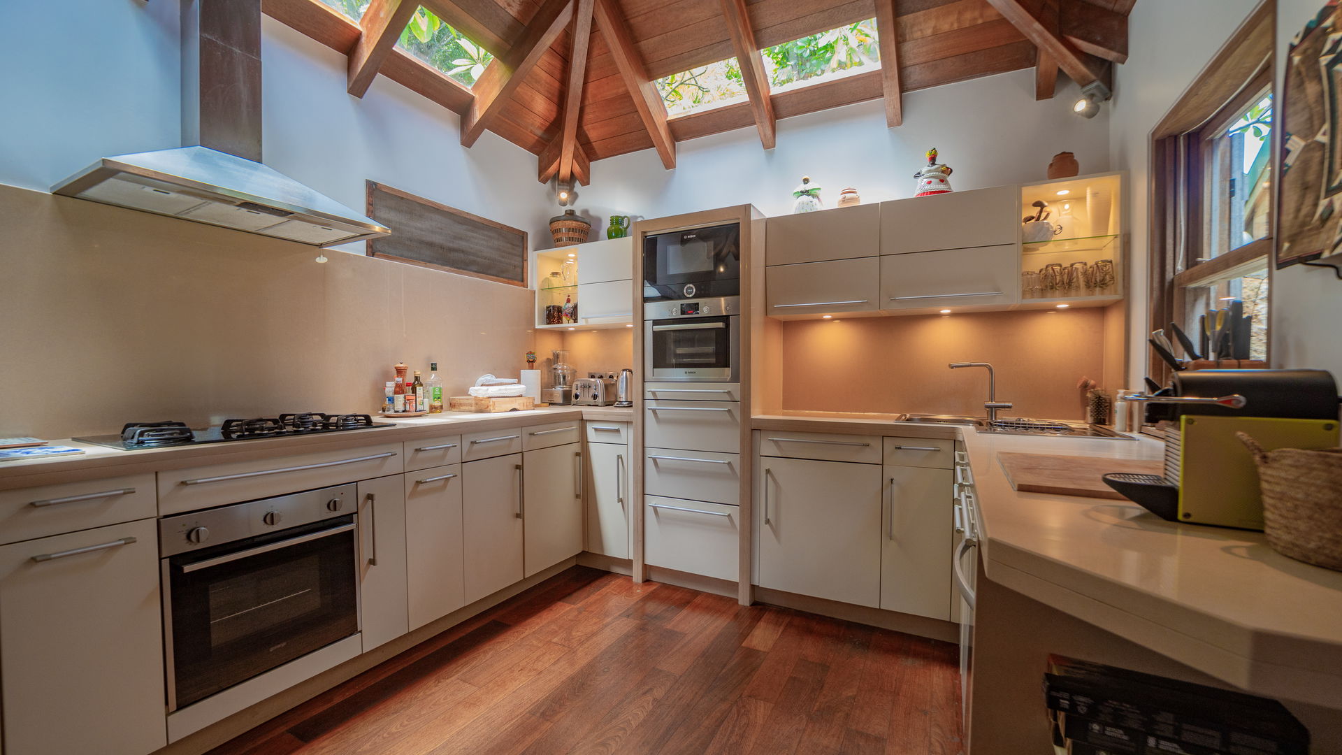 KITCHEN & DINING AREA