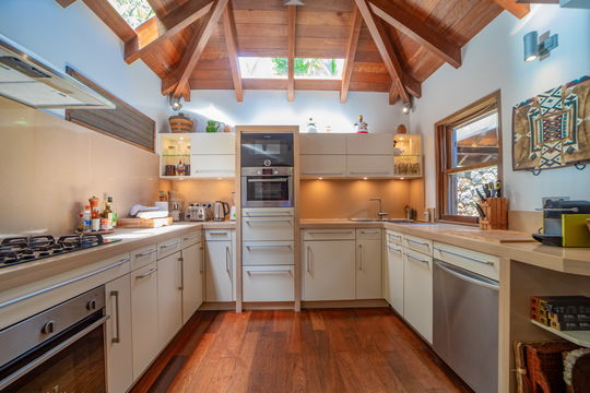 VILLA NAHMA KITCHEN & DINING AREA 2