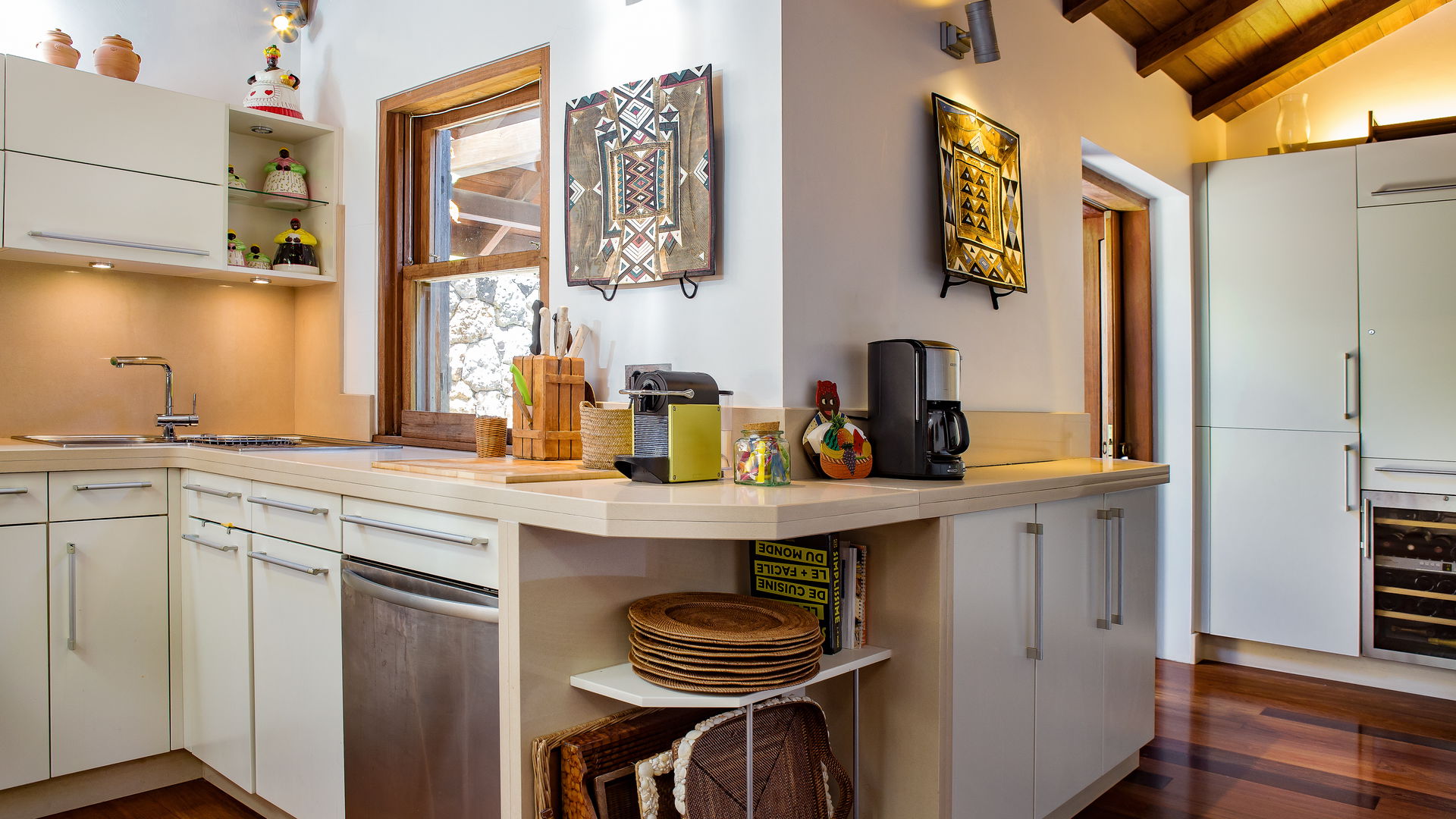 KITCHEN & DINING AREA