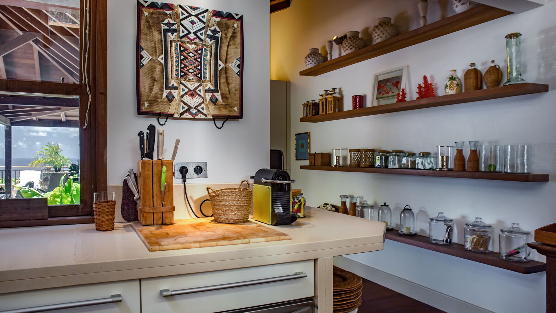 KITCHEN & DINING AREA