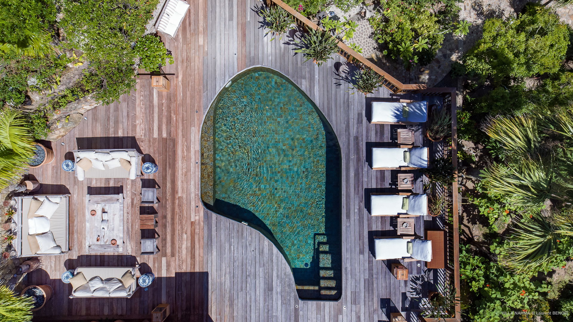 POOL & TERRACE
