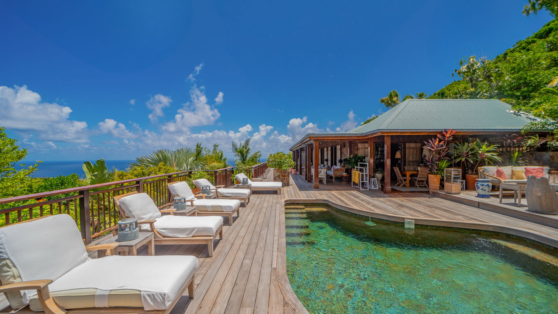 POOL & TERRACE