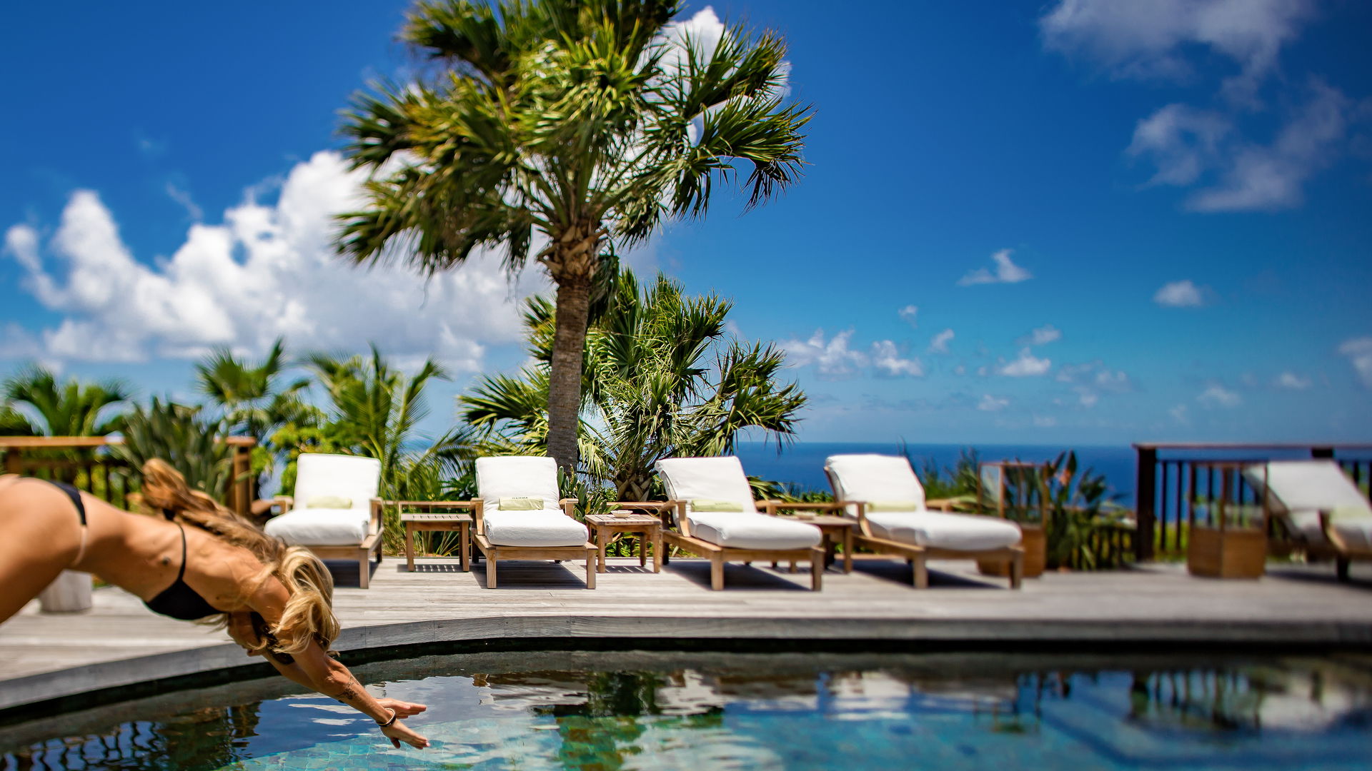 POOL & TERRACE