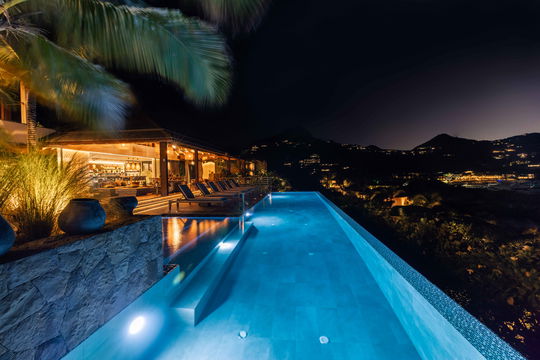 VILLA LARIMAR BY NIGHT 0