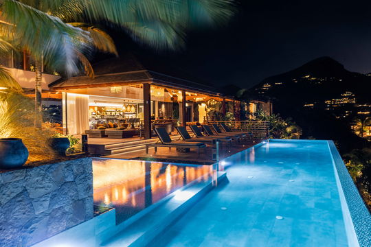 VILLA LARIMAR BY NIGHT 1