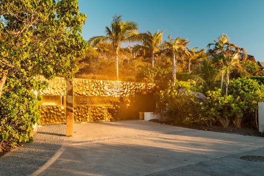 VILLA LARIMAR OUTDOORS 2