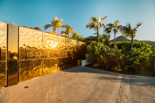 VILLA LARIMAR OUTDOORS 3