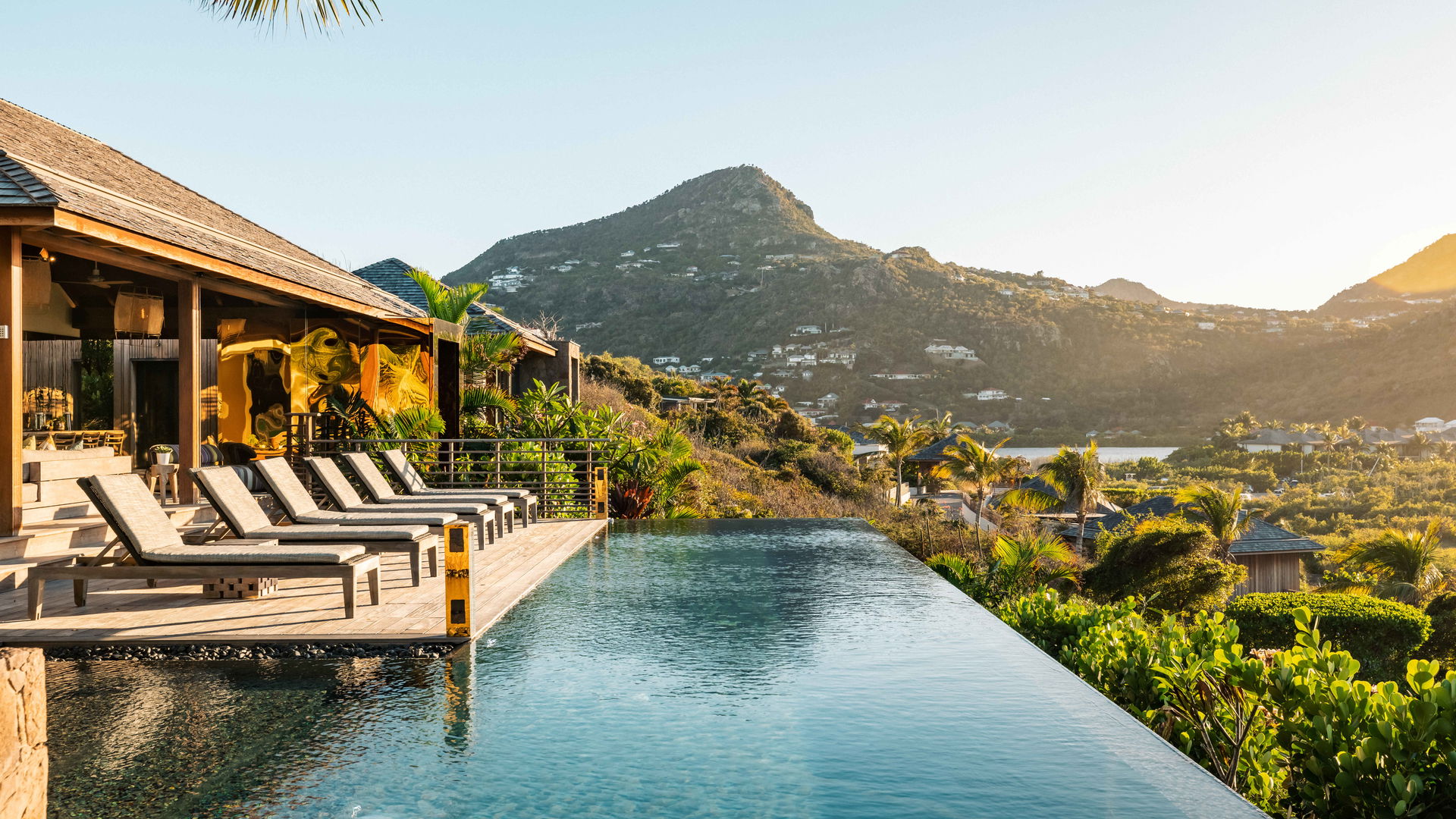 POOL & TERRACE