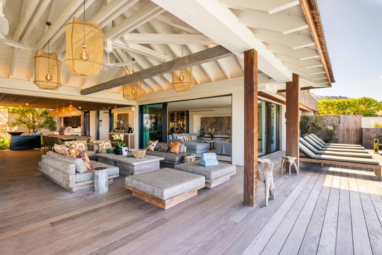 VILLA LAZULI OUTDOOR LOUNGE AREA 3