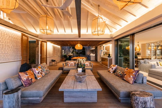 VILLA LAZULI OUTDOOR LOUNGE AREA 6