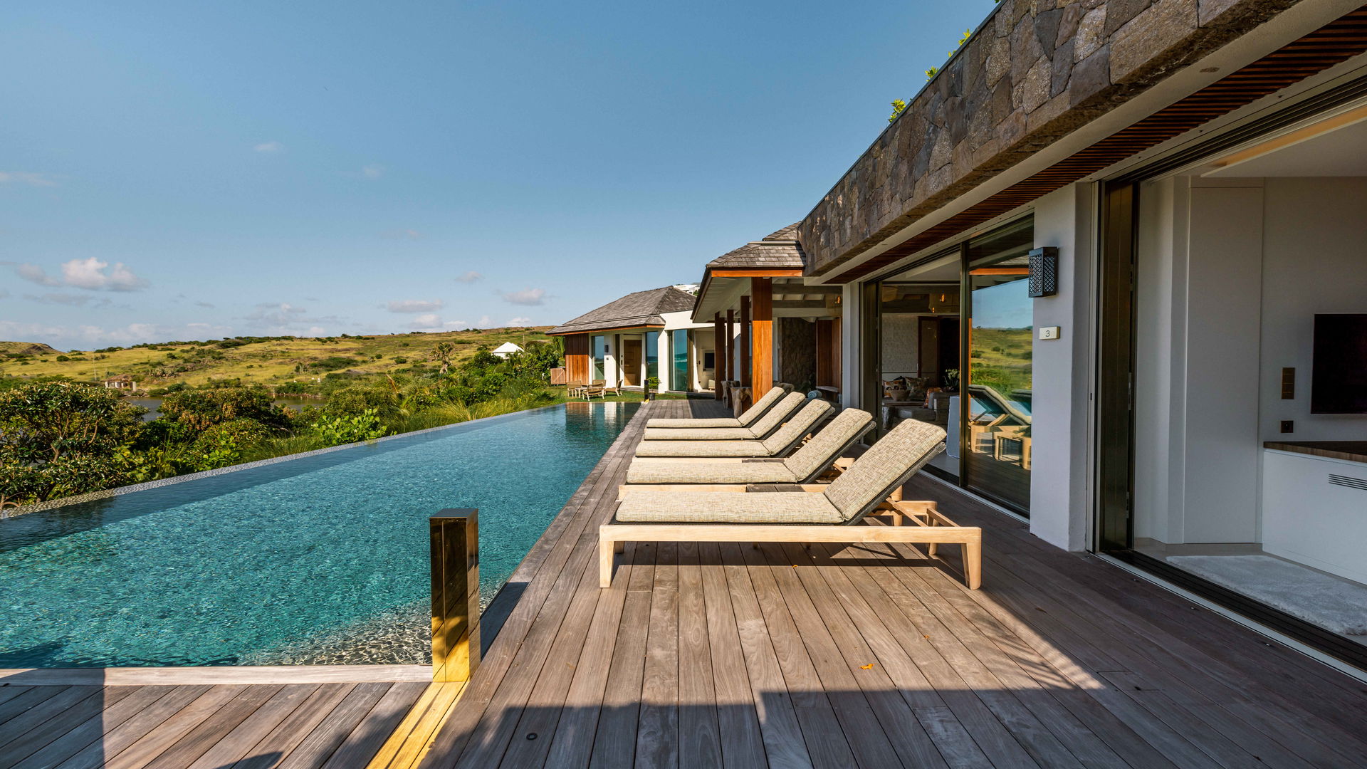 POOL & TERRACE