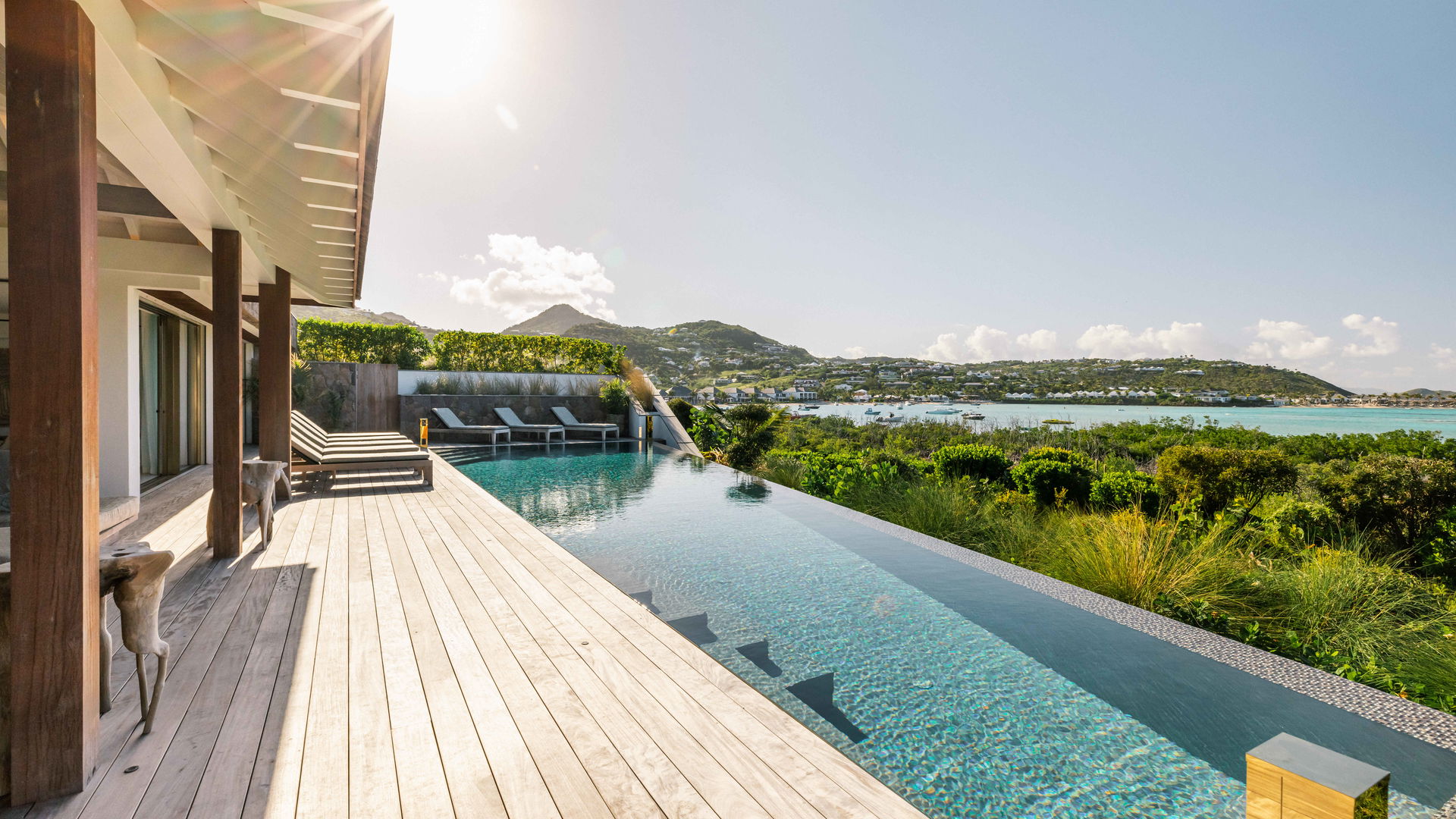 POOL & TERRACE
