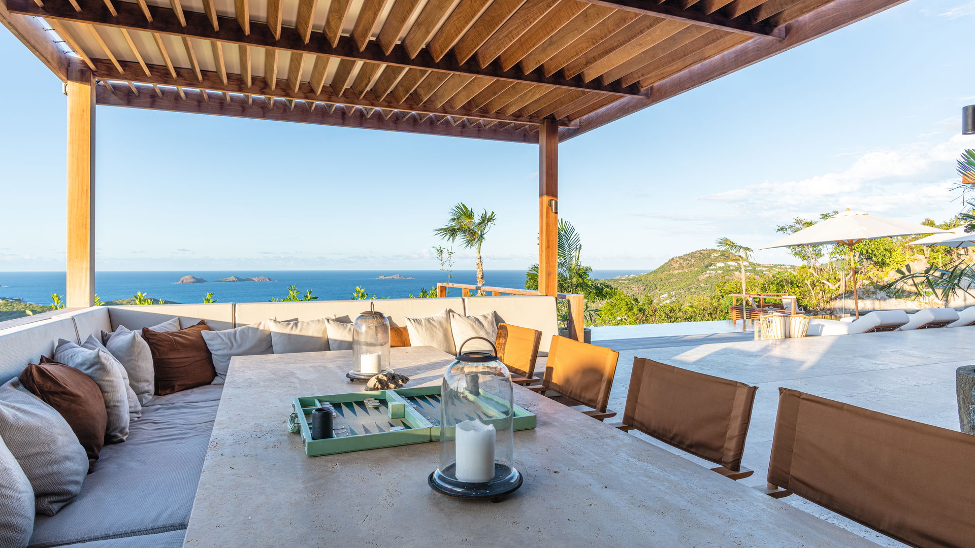 KITCHEN & DINING AREA