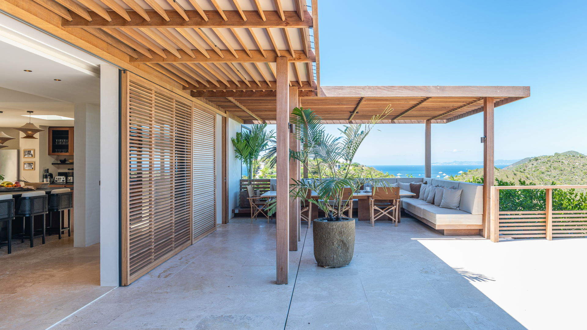 KITCHEN & DINING AREA