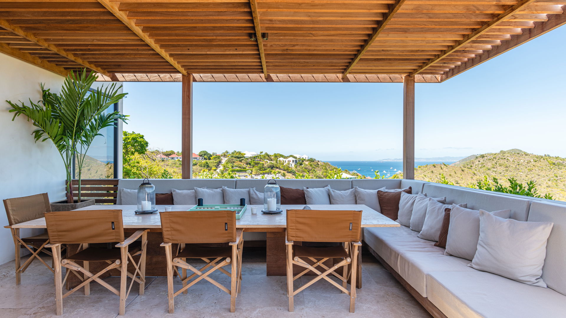KITCHEN & DINING AREA