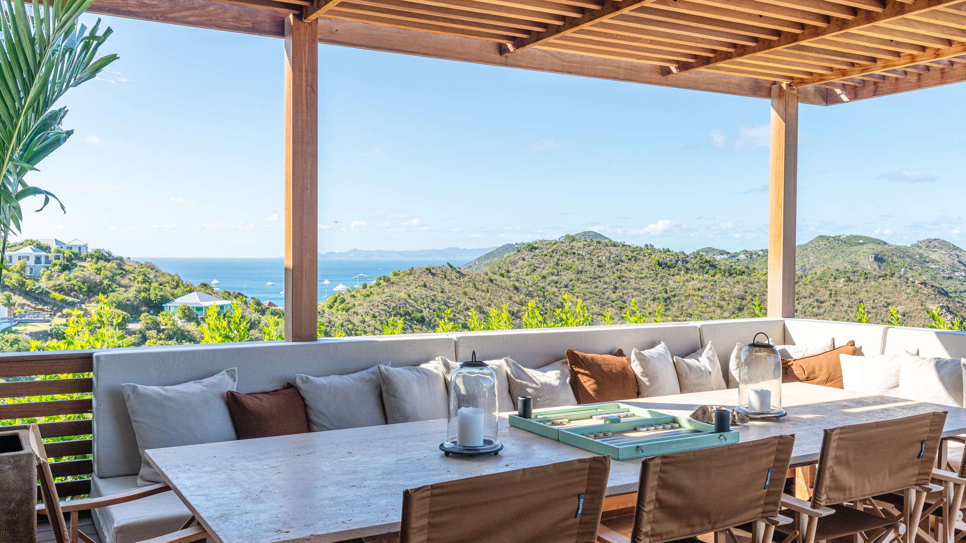 KITCHEN & DINING AREA