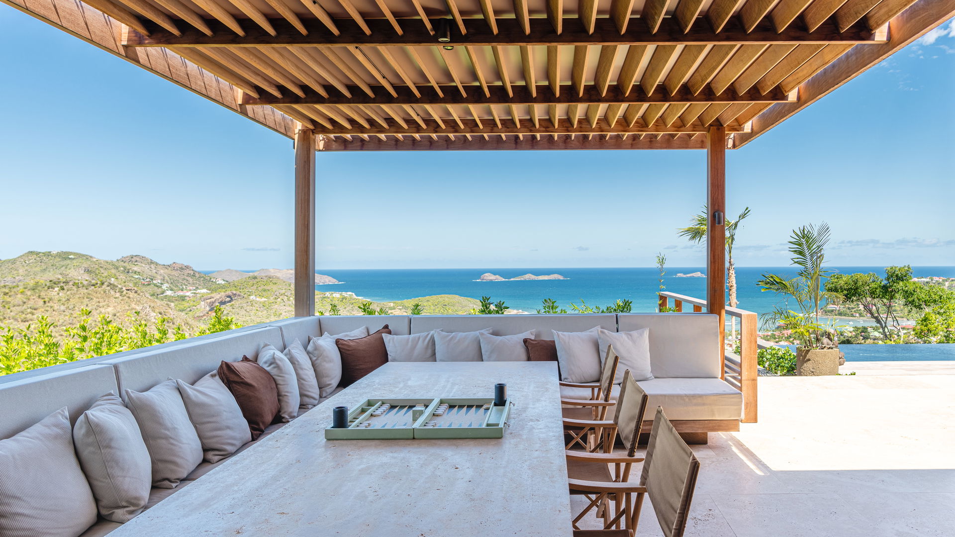 KITCHEN & DINING AREA