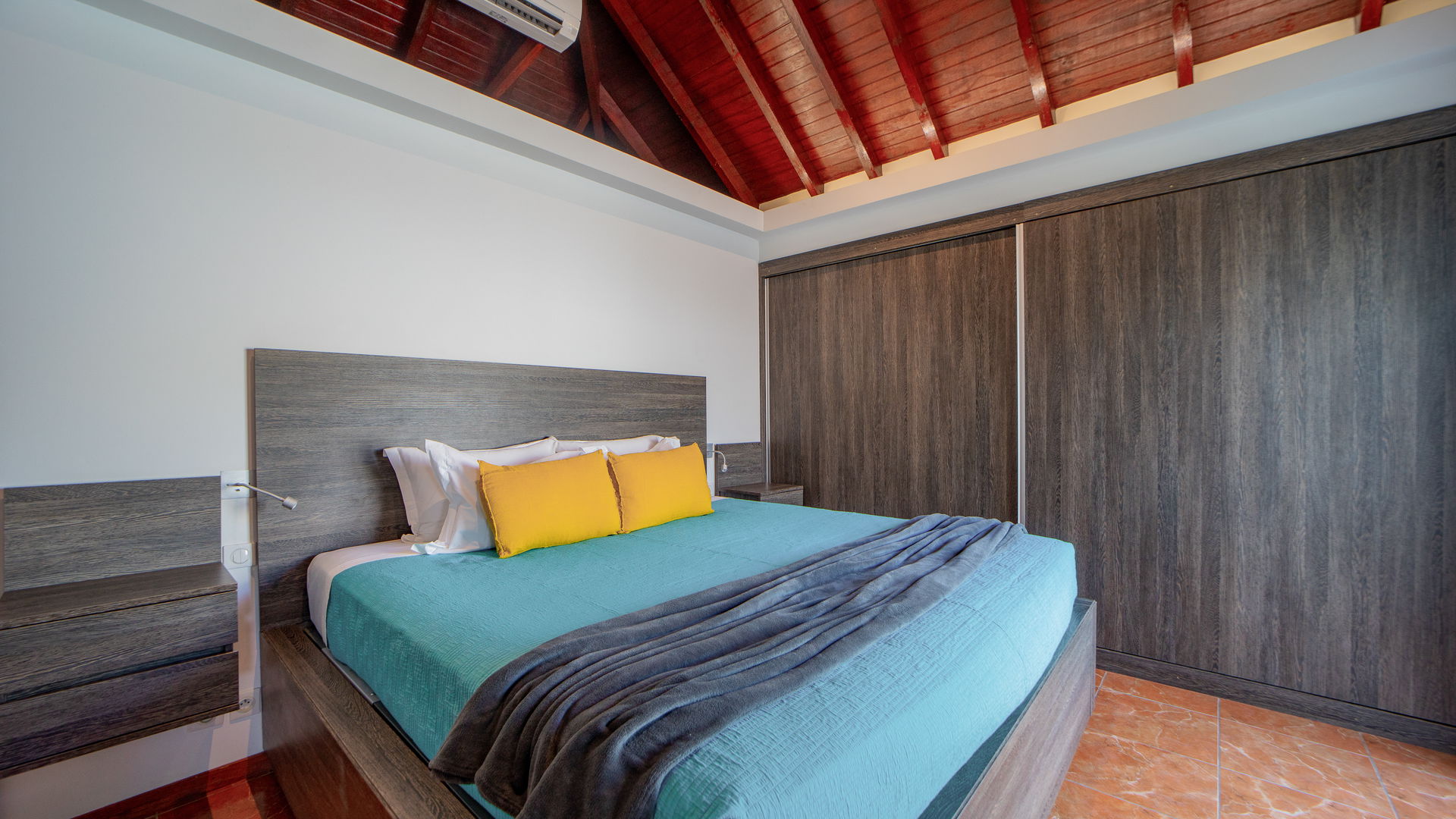 BEDROOM 2
