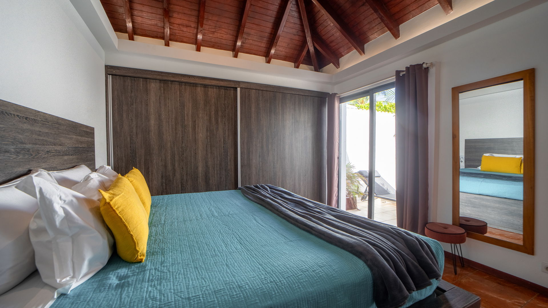 BEDROOM 2