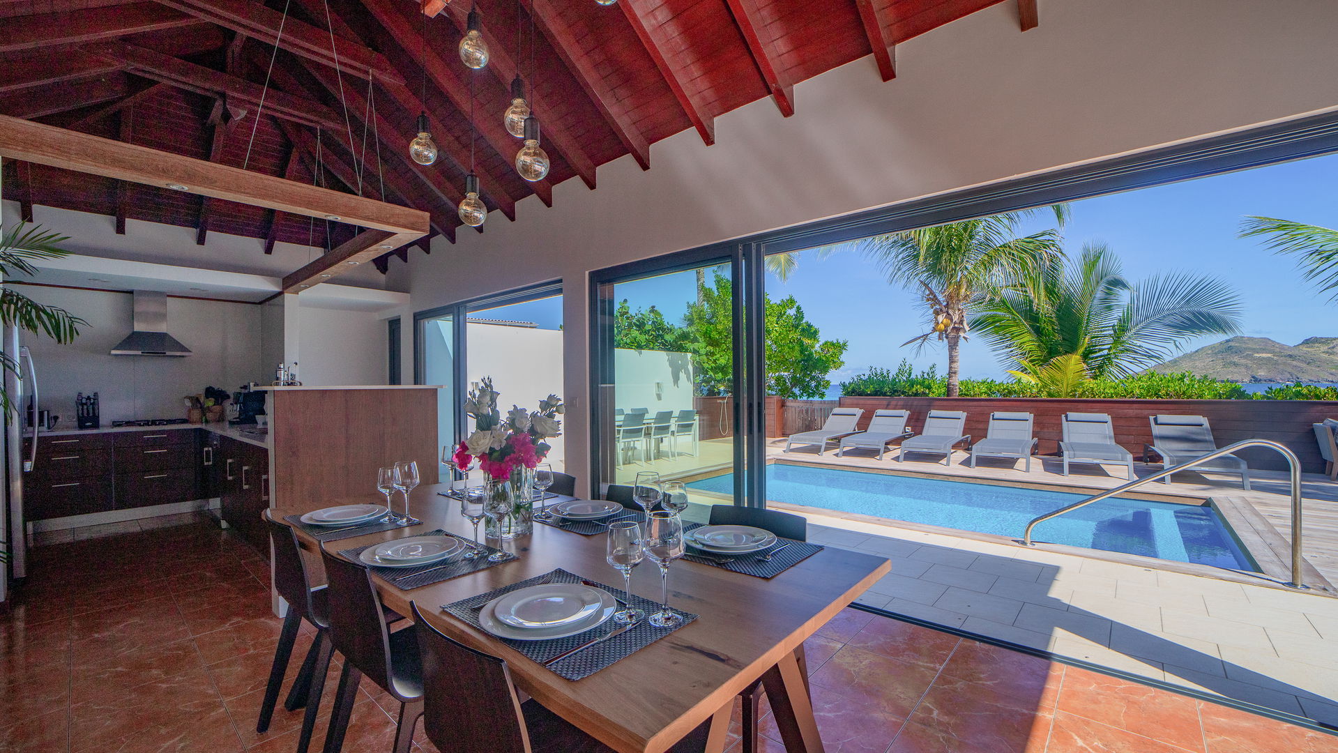 KITCHEN & DINING AREA