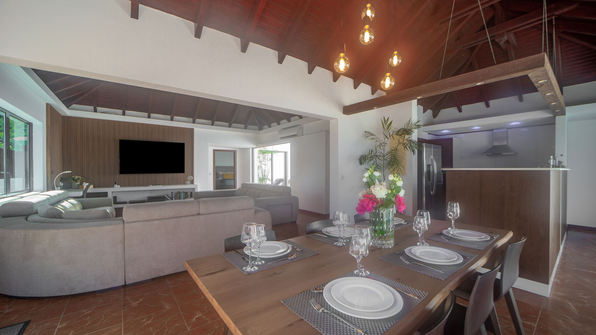 KITCHEN & DINING AREA