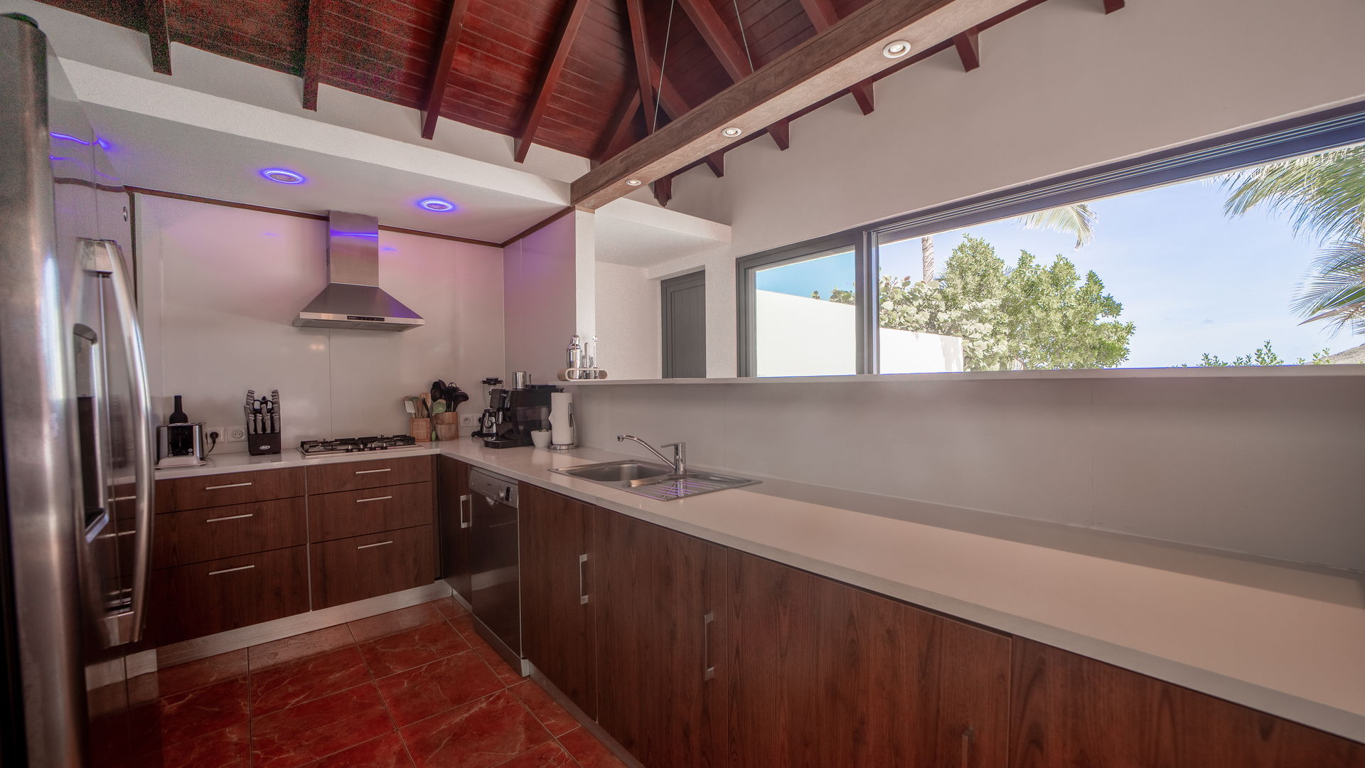 KITCHEN & DINING AREA
