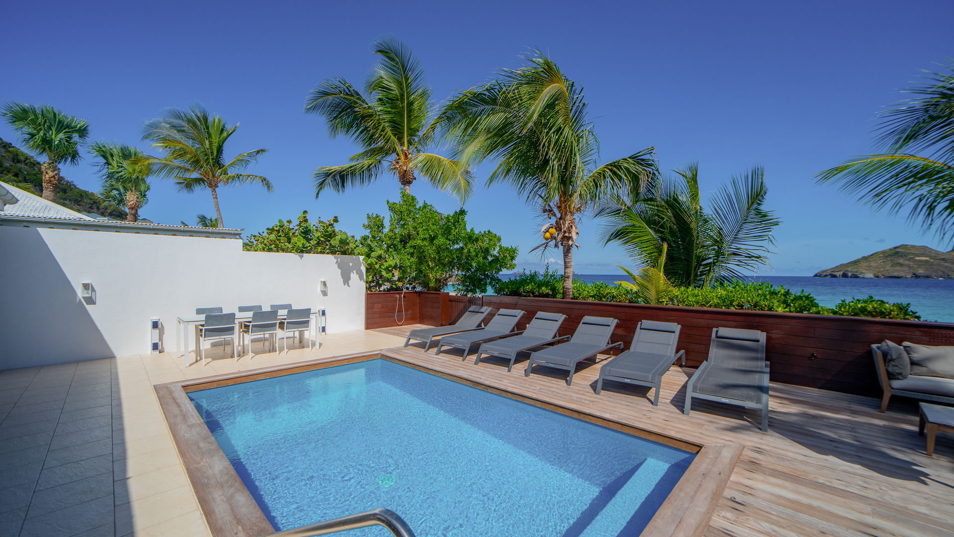 POOL & TERRACE