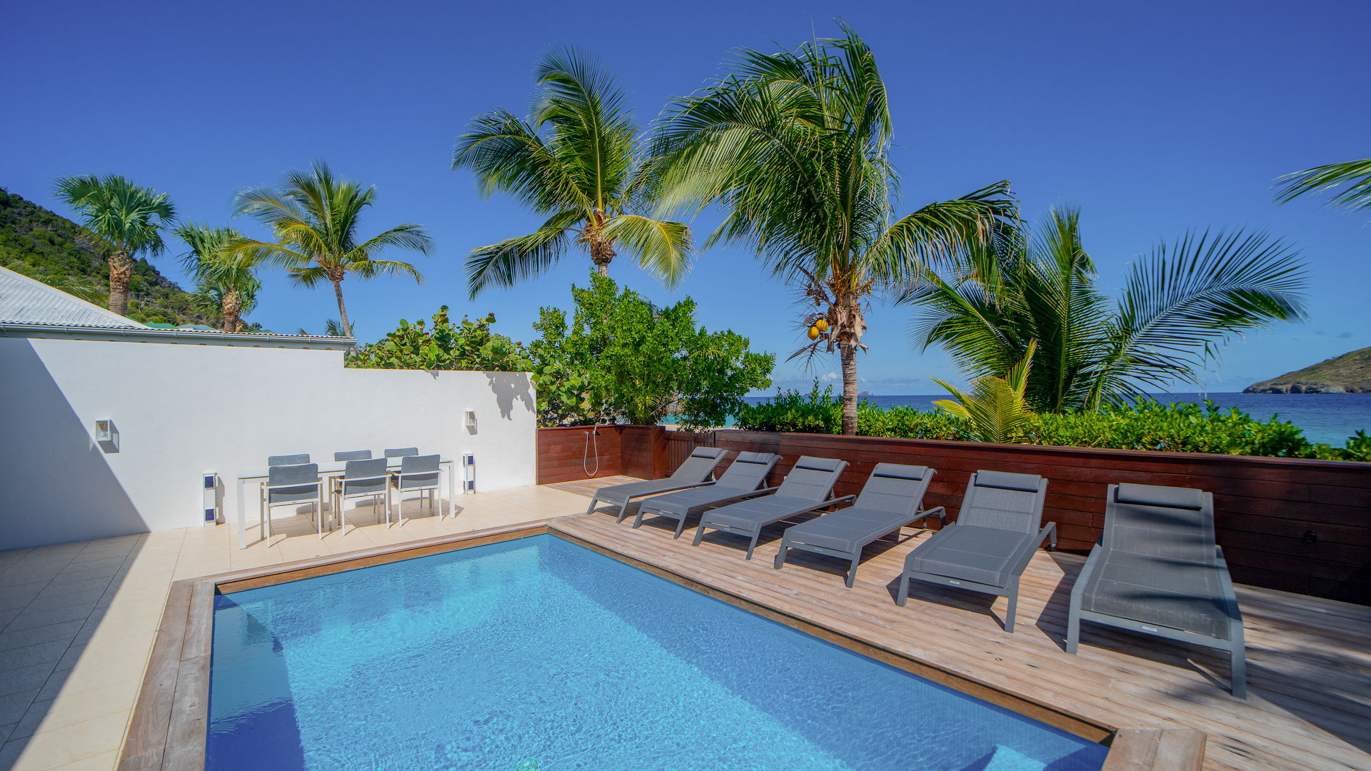 POOL & TERRACE