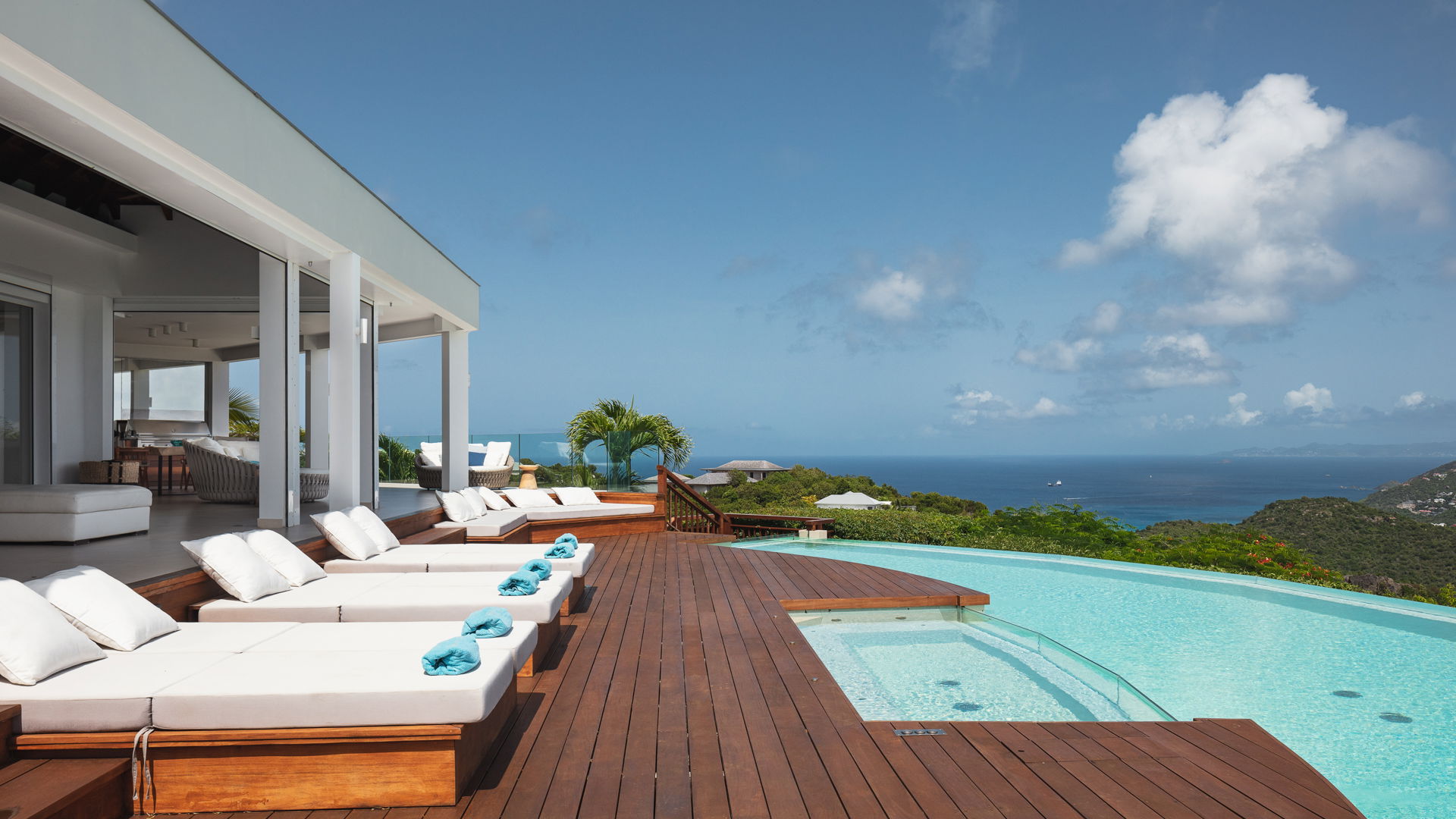 POOL & TERRACE