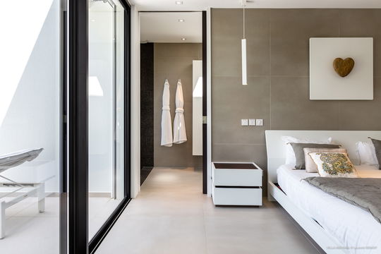 VILLA INDYANA BEDROOM1 4