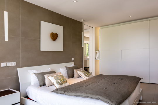 VILLA INDYANA BEDROOM1 5