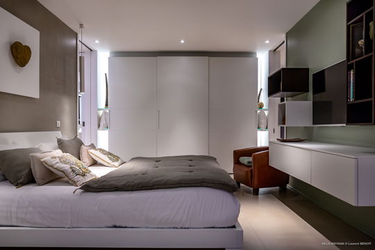 VILLA INDYANA BEDROOM1 9