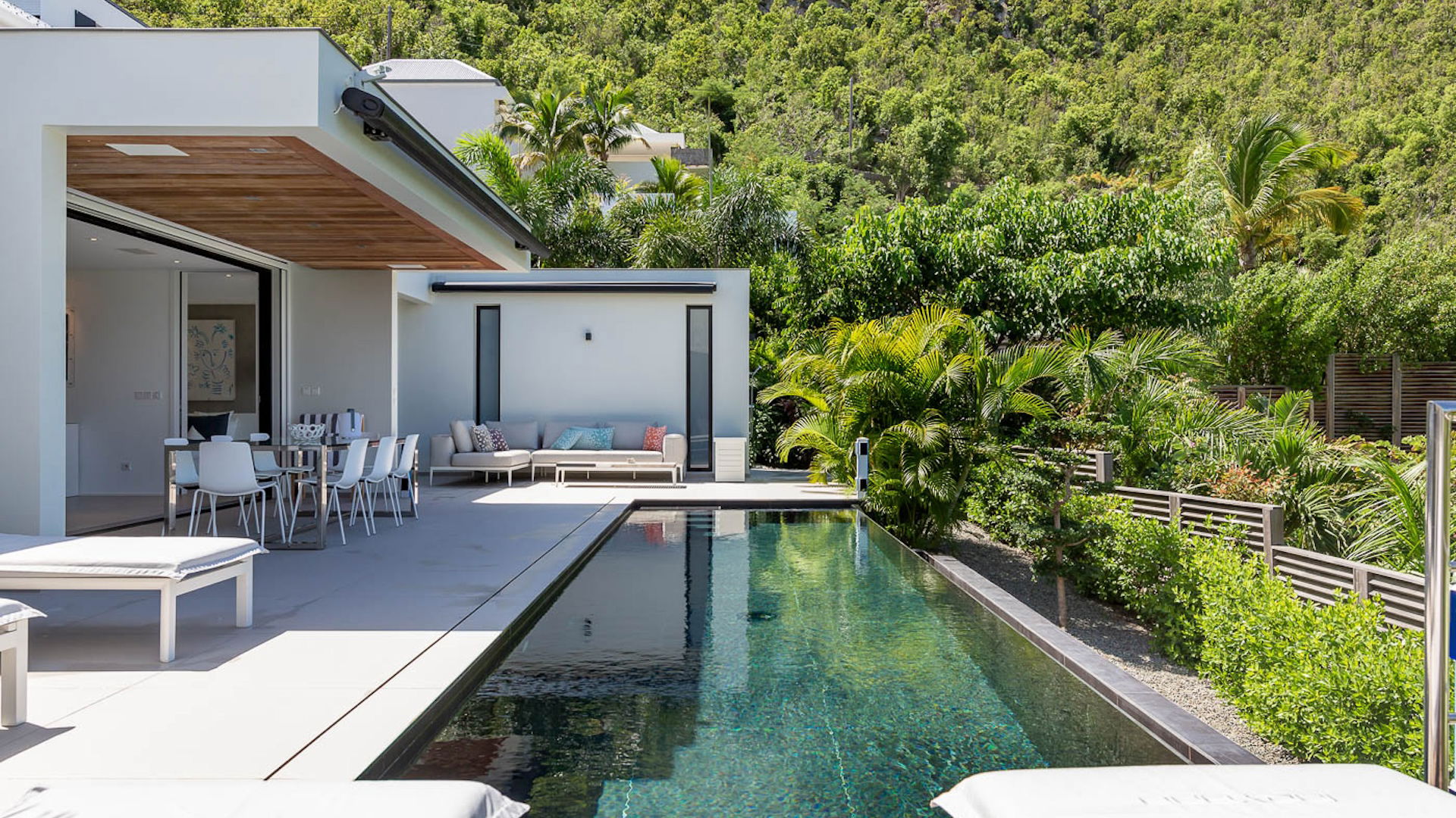 POOL & TERRACE