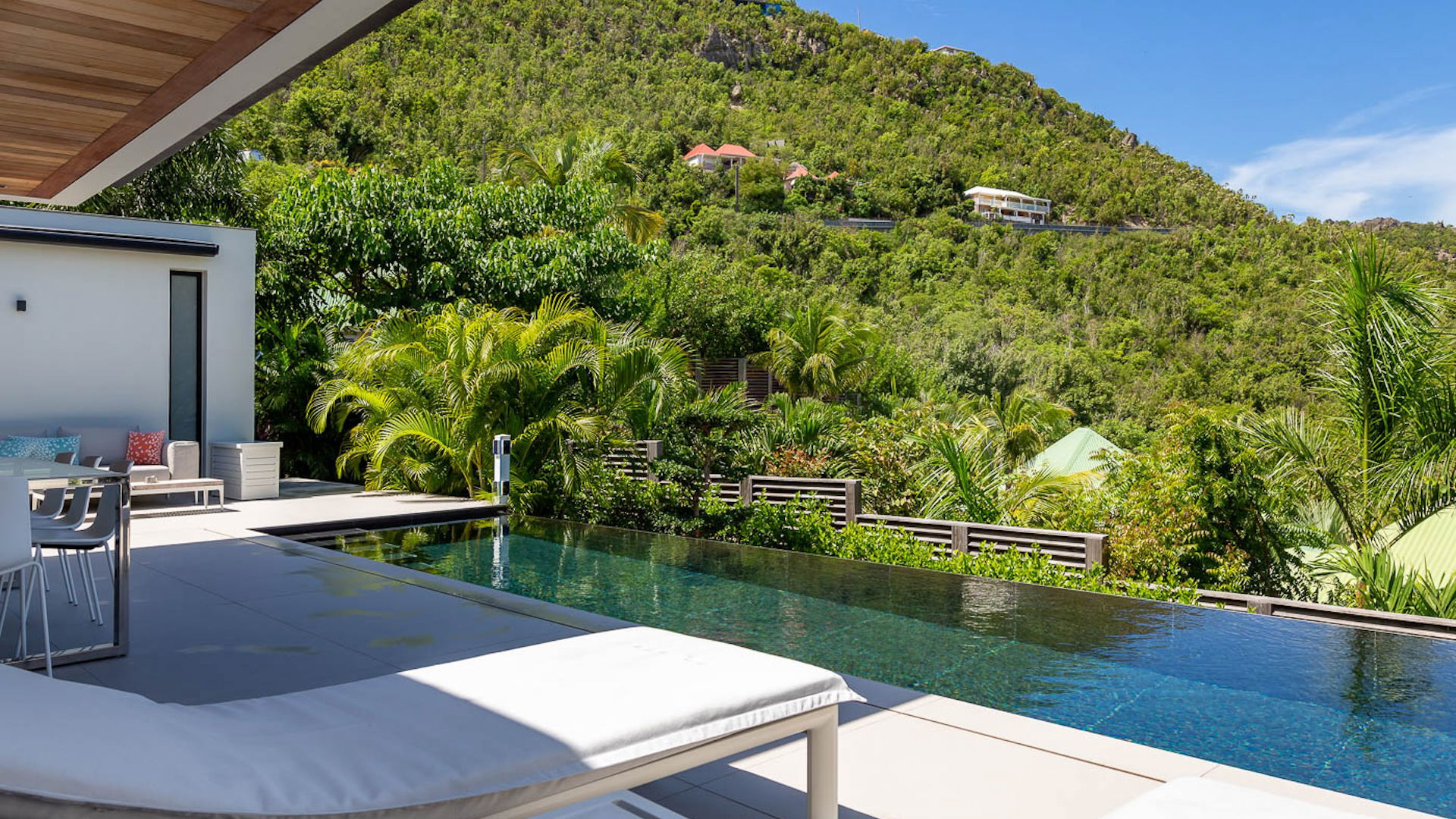 POOL & TERRACE