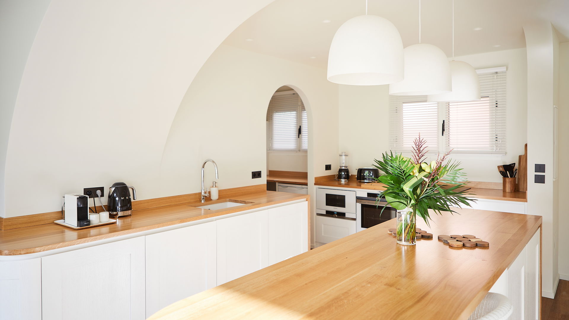 KITCHEN & DINING AREA