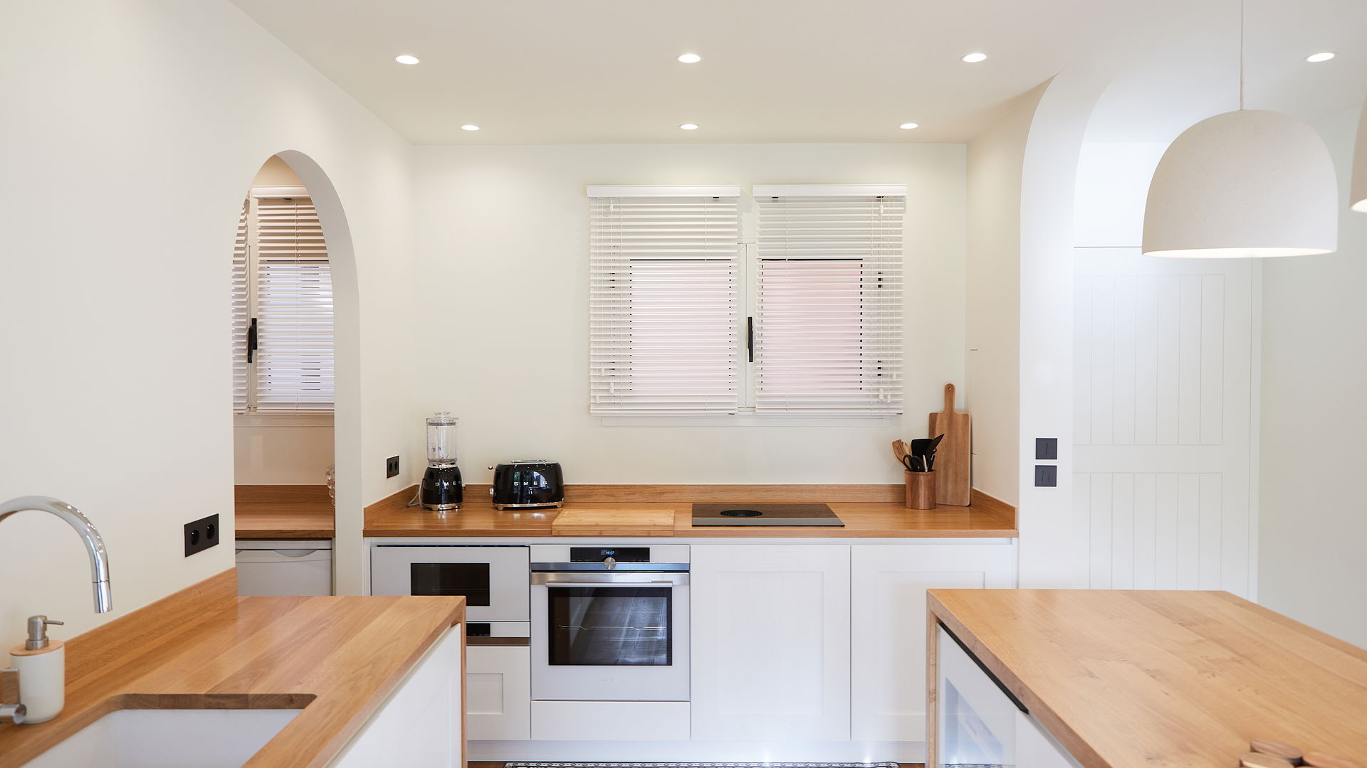 KITCHEN & DINING AREA