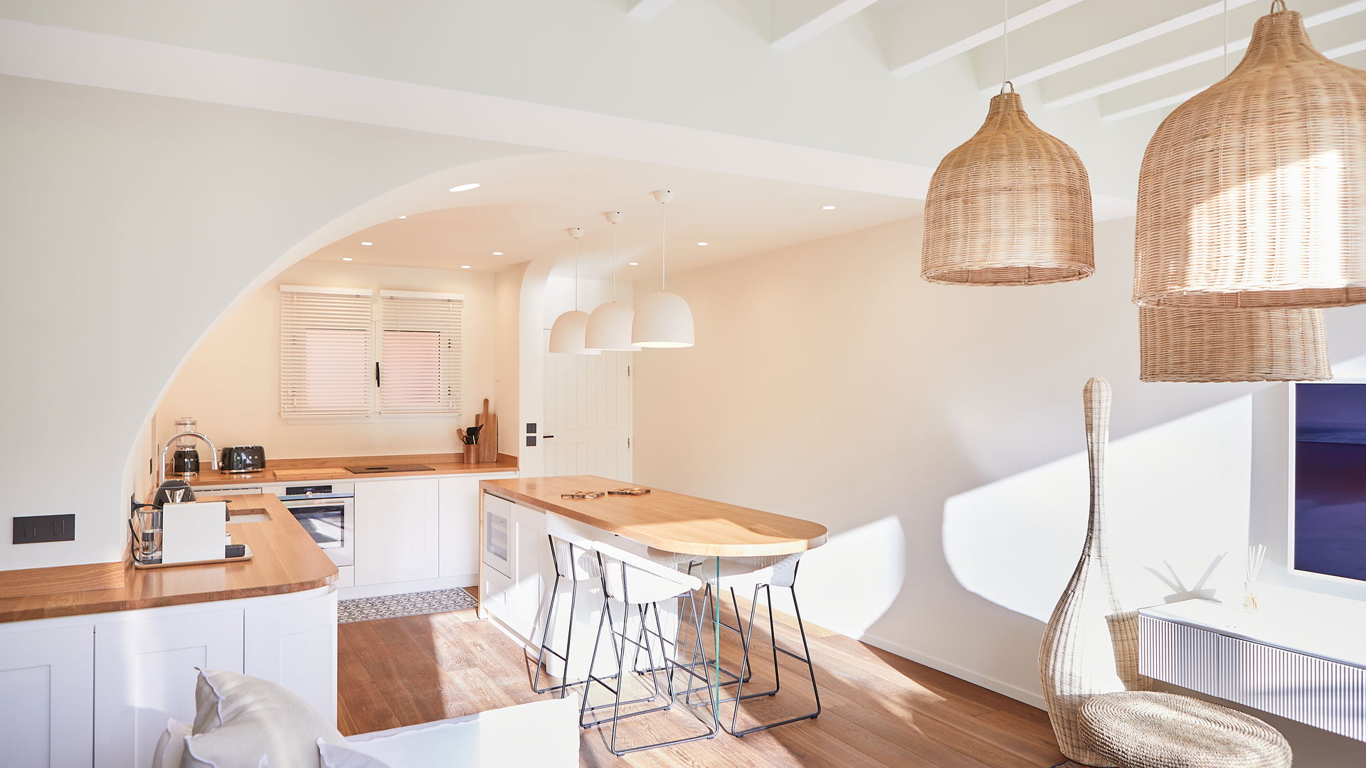 KITCHEN & DINING AREA