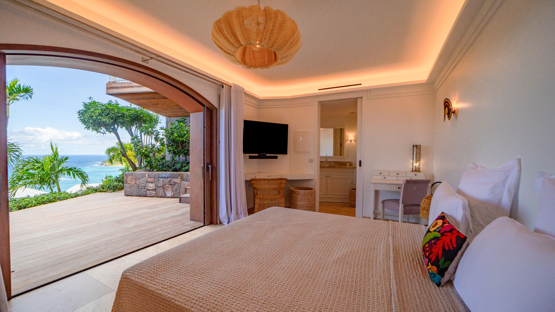 BEDROOM 6