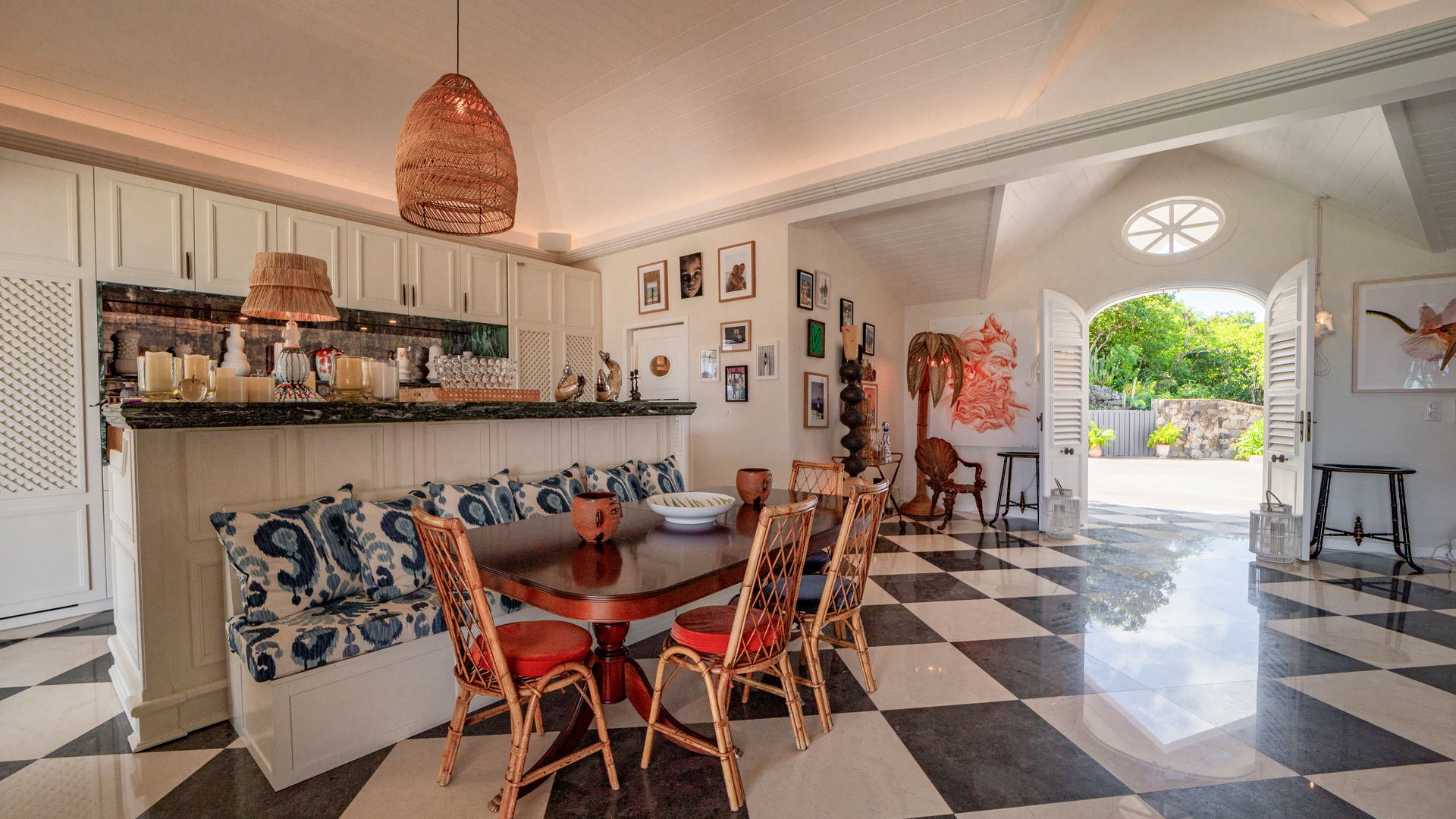 KITCHEN & DINING AREA