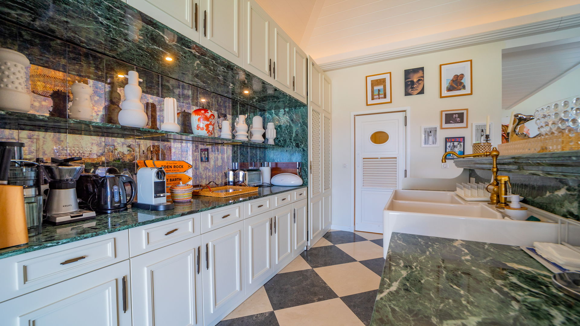 KITCHEN & DINING AREA