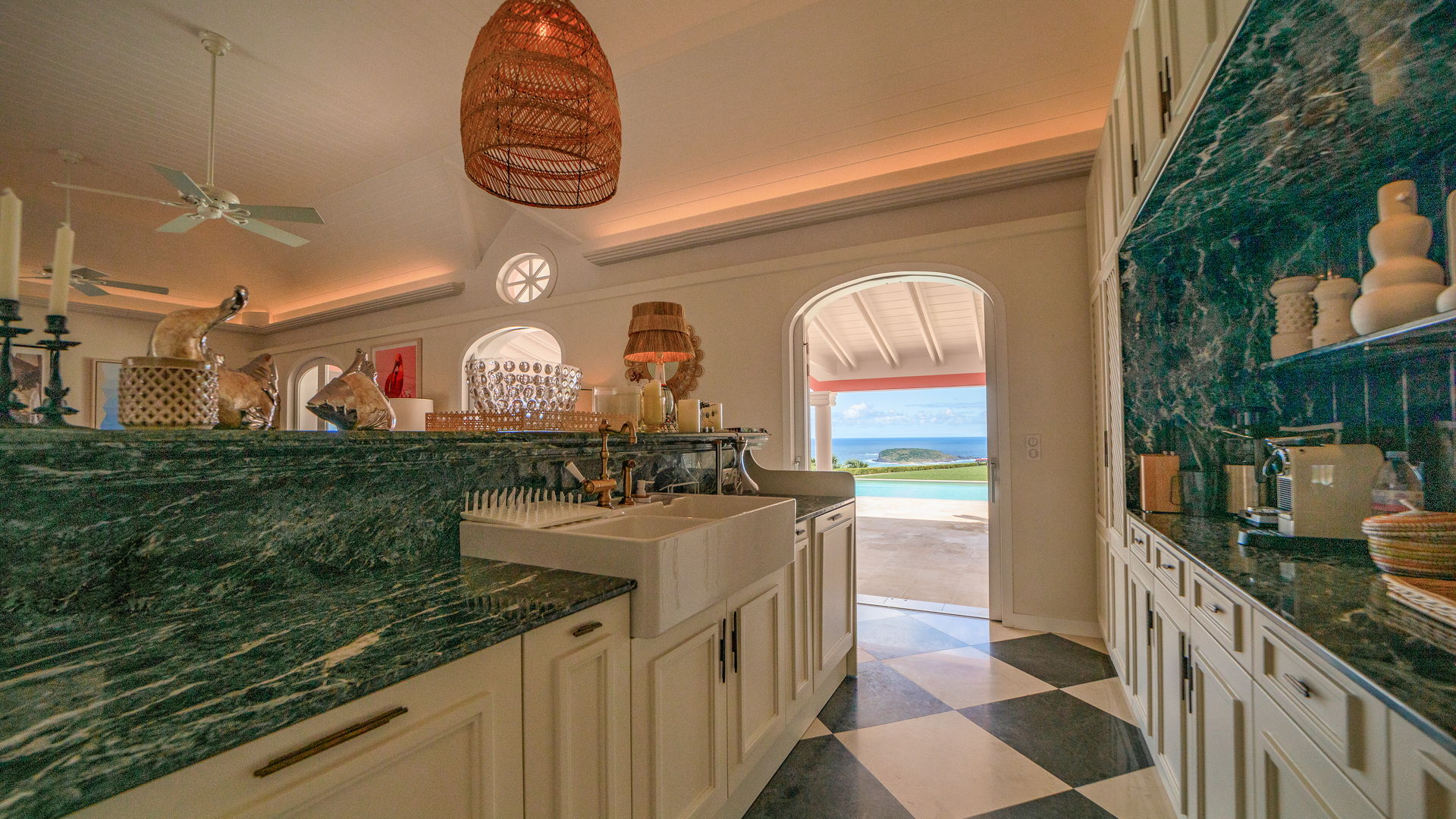 KITCHEN & DINING AREA
