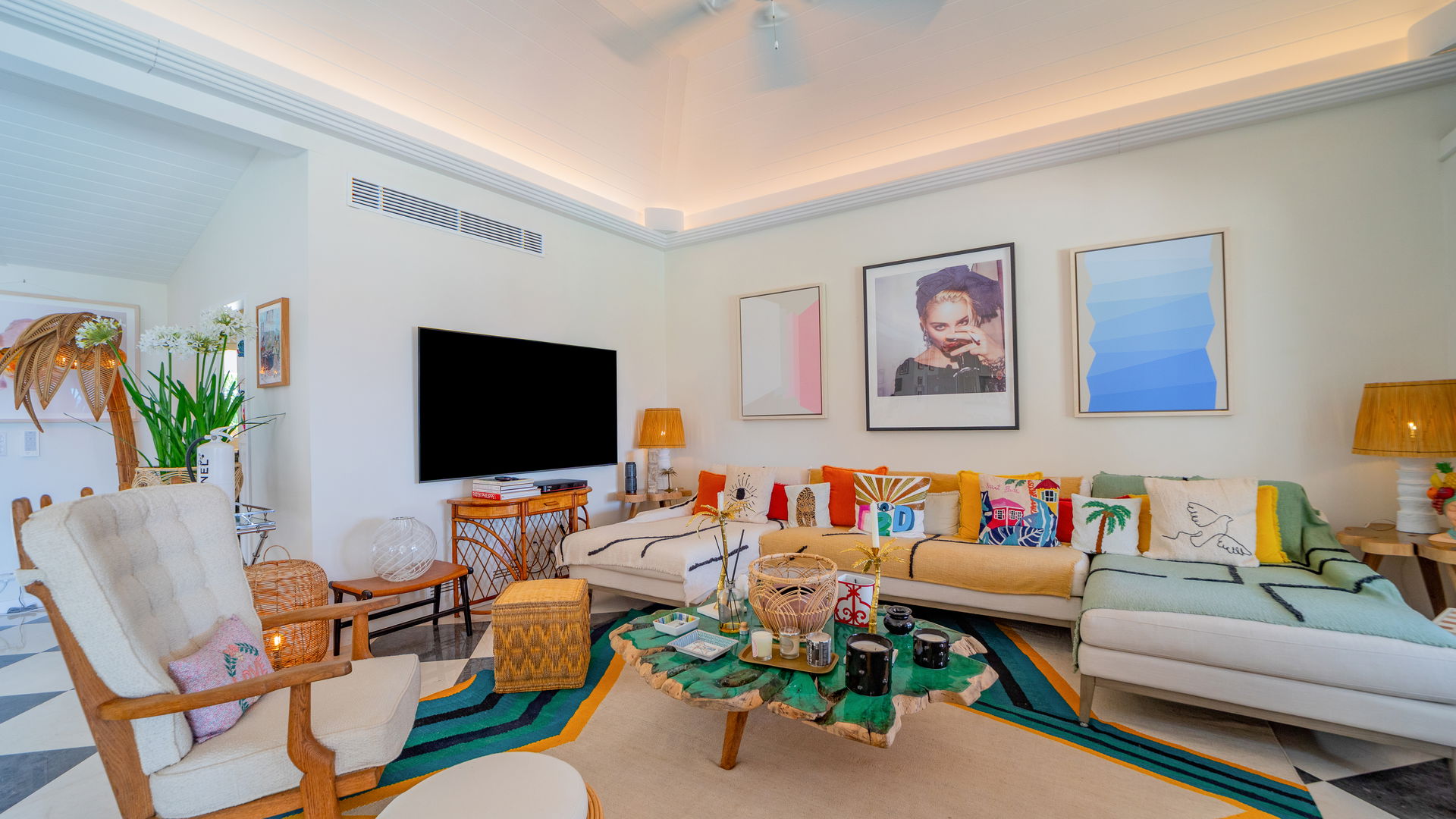LIVING AREA