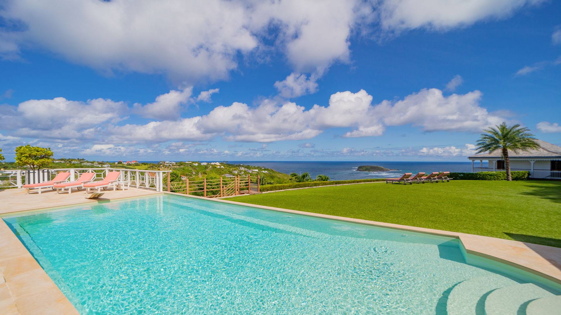 POOL & TERRACE