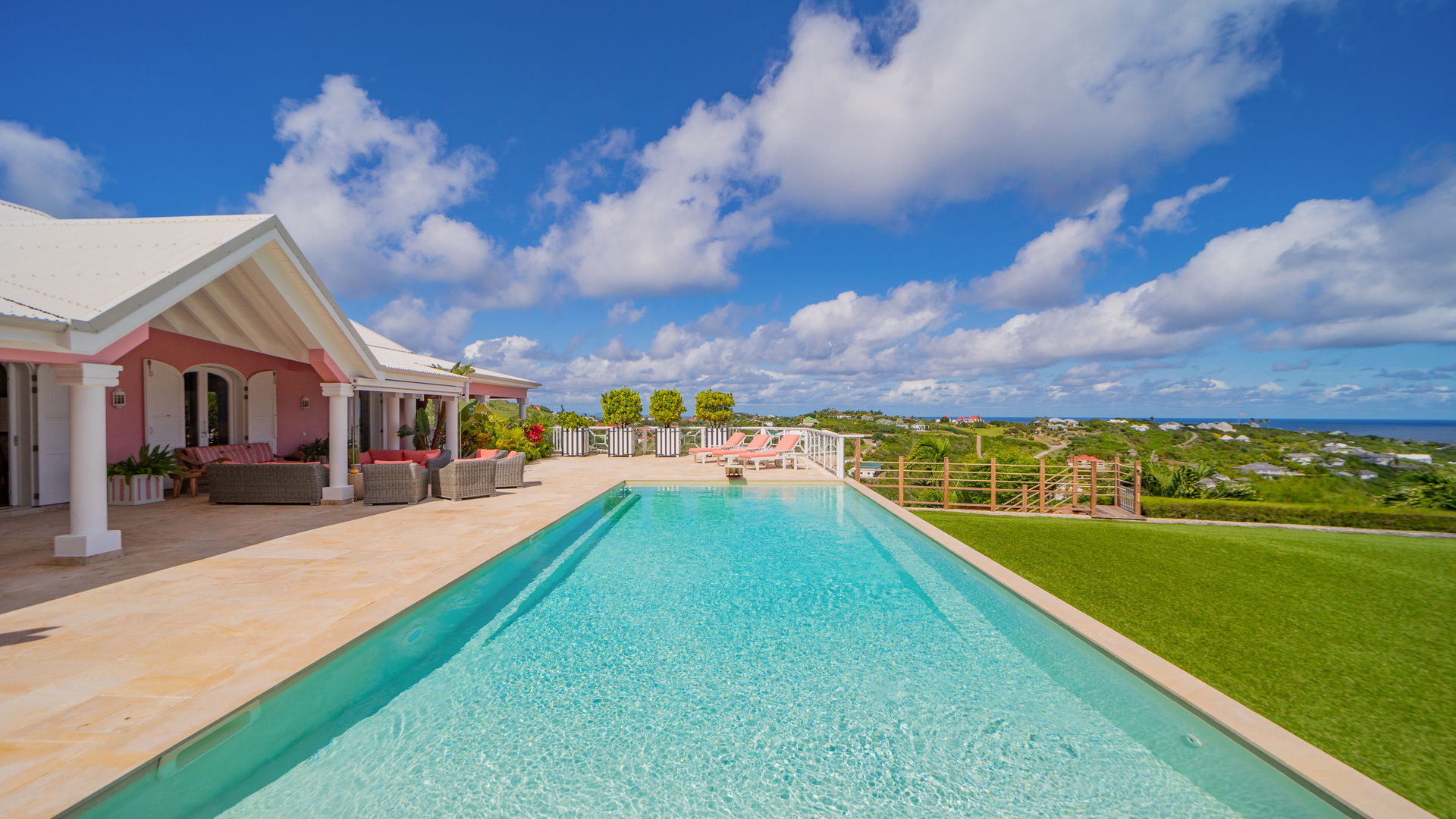 POOL & TERRACE